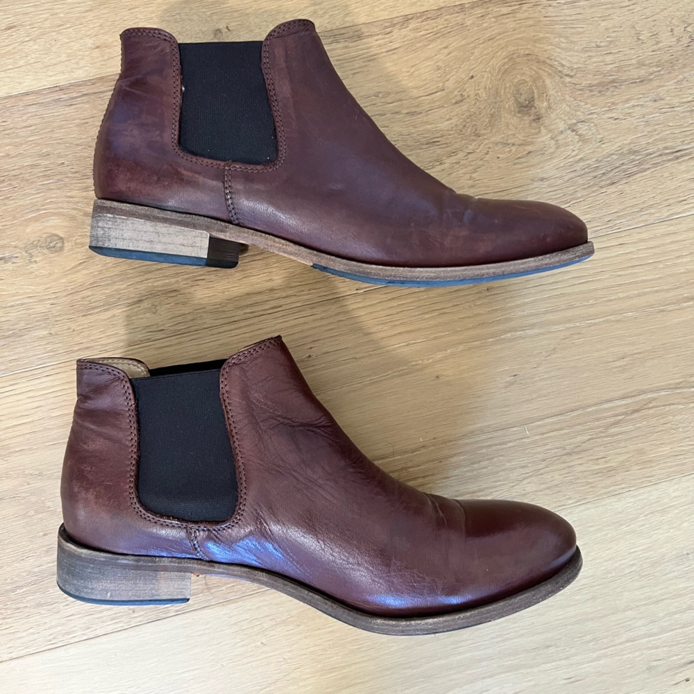 Gidigio Brown Leather Chelsea Boots